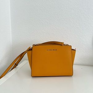 Michael Kors Crossbody